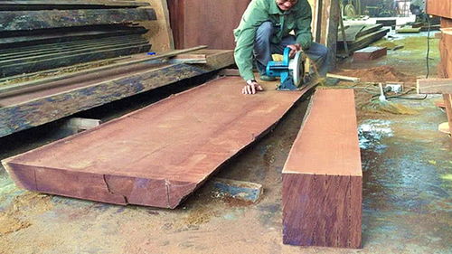 工厂实拍,从木板到成品,价值几万块的桌子就是这样加工出来的